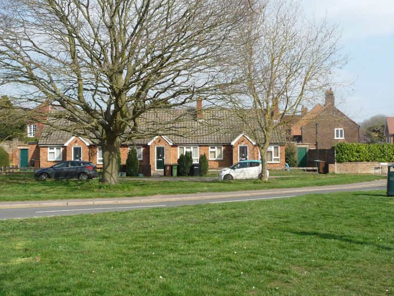Common Road Bungalows/ Cottages Redbourn VIllage Online