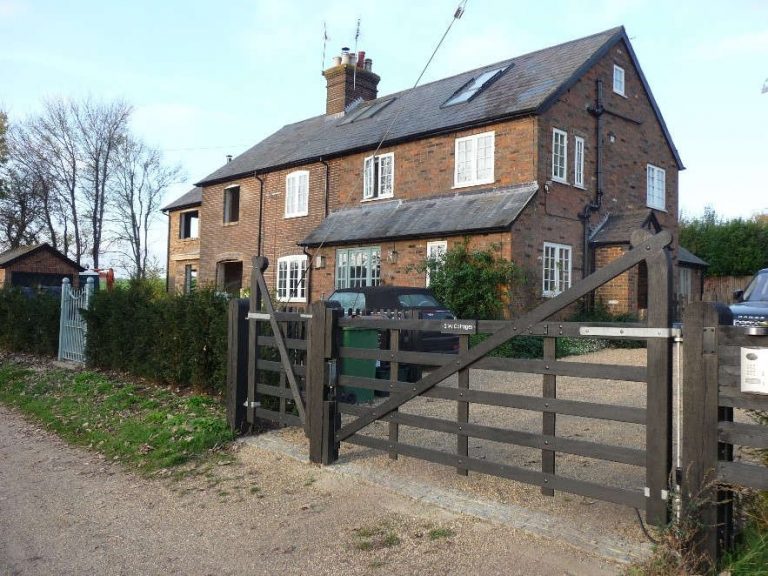 Luton Road Taylors Farm Redbourn VIllage Online
